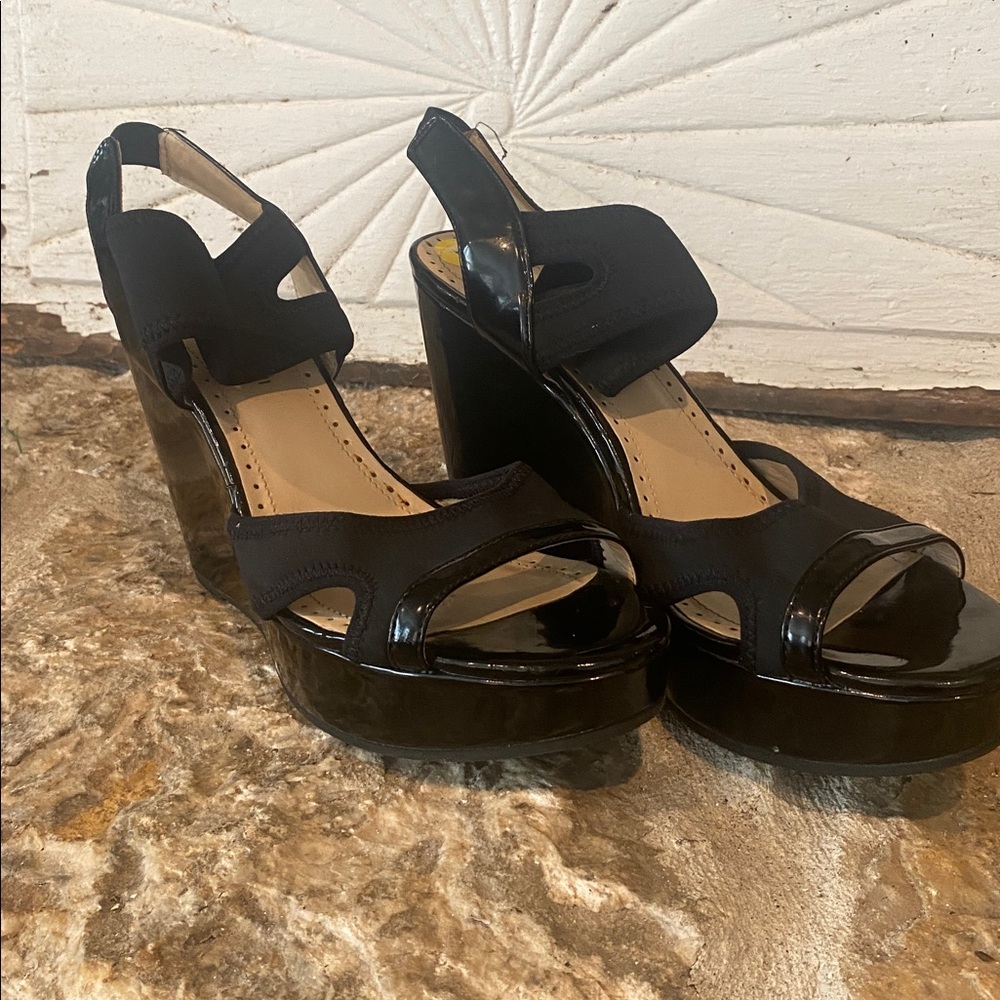 4/$10 Adrienne Vittadini Black Wedge Patent Leather Heels sz 9